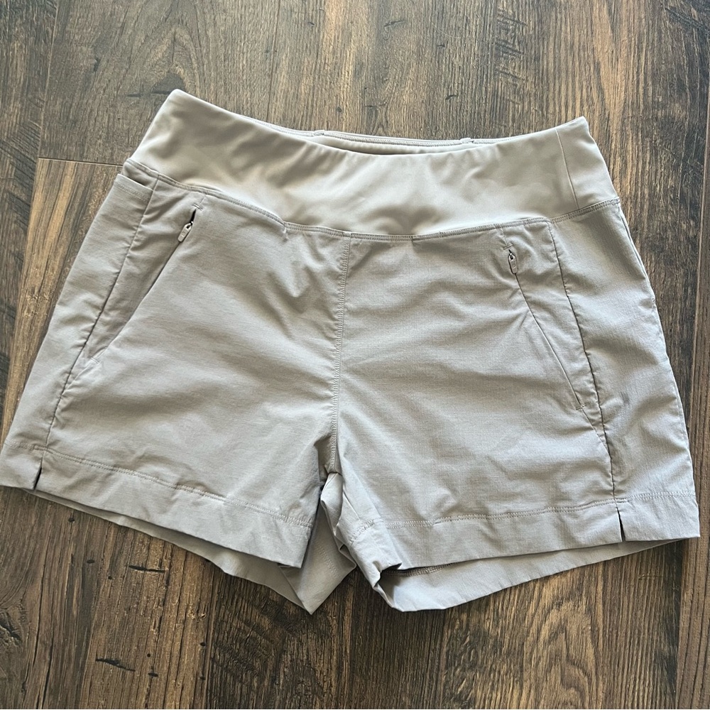 Women's Tan Athleisure Shorts, Size Medium